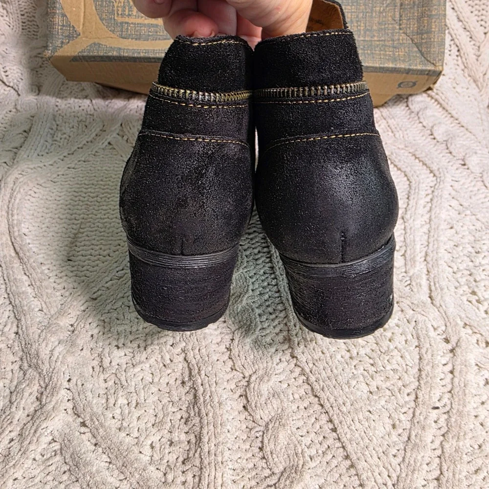 Born Malta Ankle Boots Black Distressed Suede Leather Side Zip Womens 8 NEW NIB